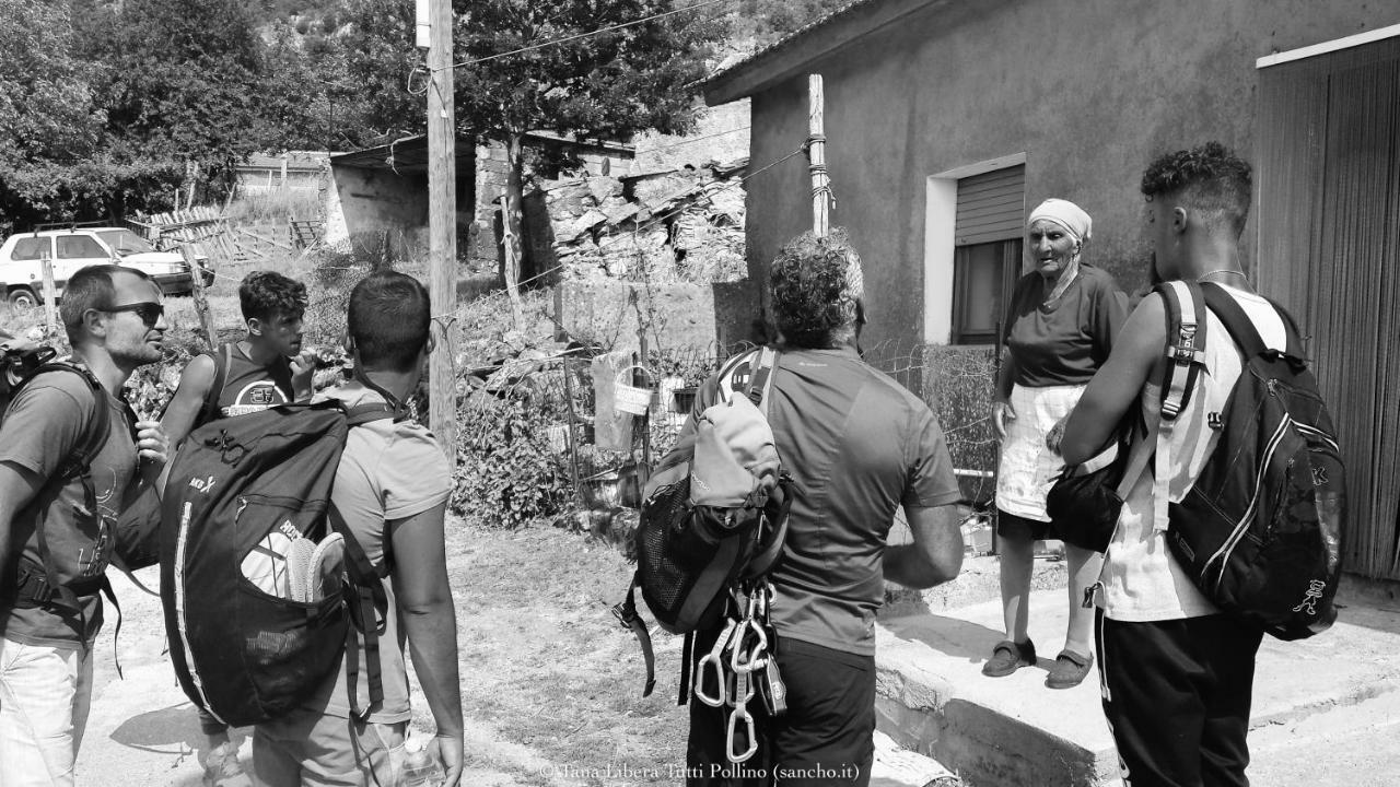 Tana Libera Tutti 1 Nature, Yourself, Love Viggianello Buitenkant foto